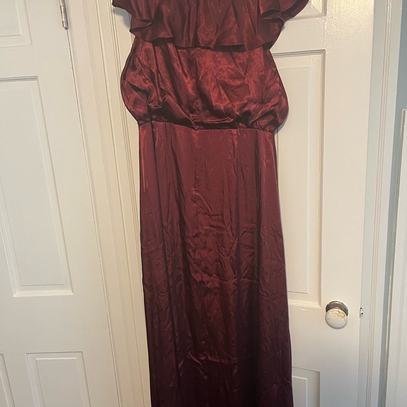 Satin Maroon Evening Dress - Picture 4 of 6